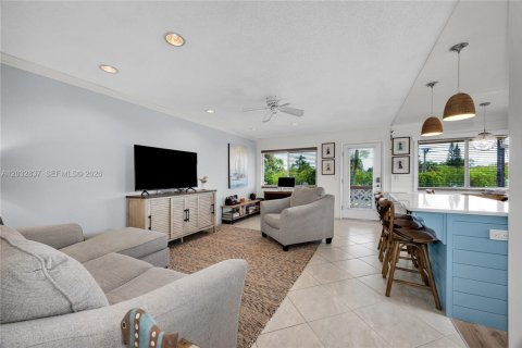 Condo in Hallandale Beach, Florida, 2 bedrooms № 2183762 - photo 4