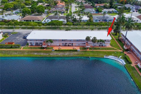 Condo in Hallandale Beach, Florida, 2 bedrooms № 2183762 - photo 30
