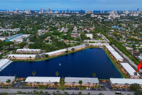 Condo in Hallandale Beach, Florida, 2 bedrooms  № 2183762