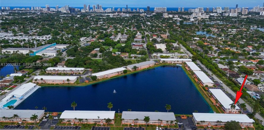 Condo in Hallandale Beach, Florida, 2 bedrooms № 2183762