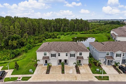 Townhouse in Wesley Chapel, Florida 3 bedrooms, 155.43 sq.m. № 2283747 - photo 4