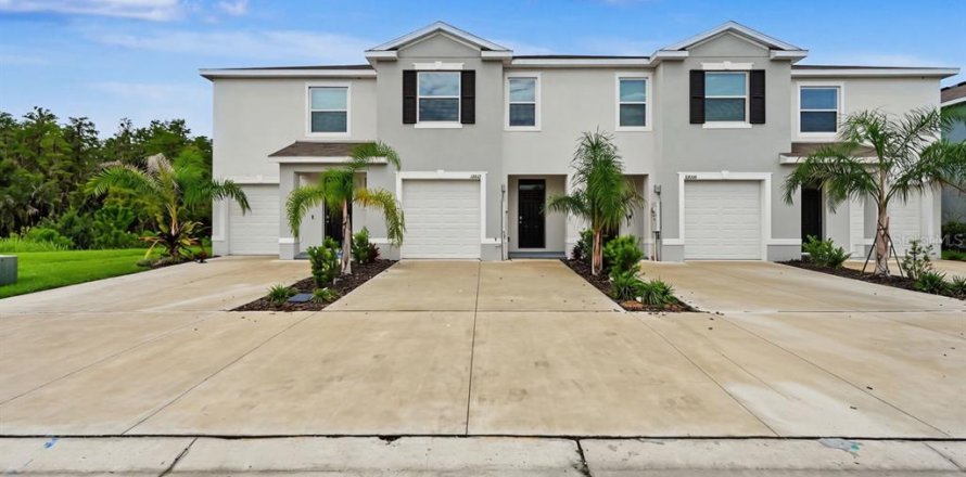 Townhouse in Wesley Chapel, Florida 3 bedrooms, 155.43 sq.m. № 2283747