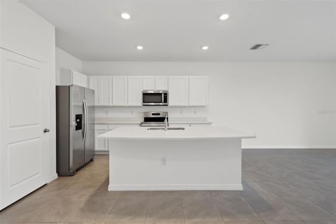 Townhouse in Wesley Chapel, Florida 3 bedrooms, 155.43 sq.m. № 2283747 - photo 13