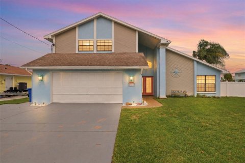 House in Hernando Beach, Florida 3 bedrooms, 222.41 sq.m. № 2107885