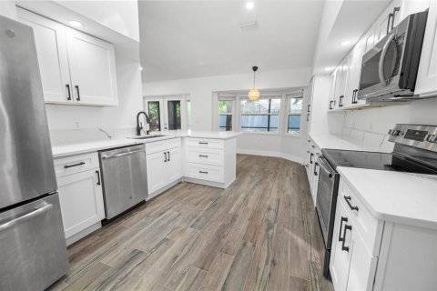 Casa en alquiler en Orlando, Florida, 3 dormitorios, 163.69 m2 № 1912376 - foto 13