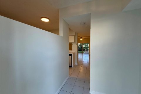 Снять в аренду таунхаус в Корал-Спрингс, Флорида 1 комната, 97.55м2, № 2086642 - фото 8