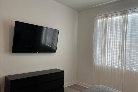 Adosado en alquiler en Kissimmee, Florida, 6 dormitorios, 305.74 m2 № 1917470 - foto 5