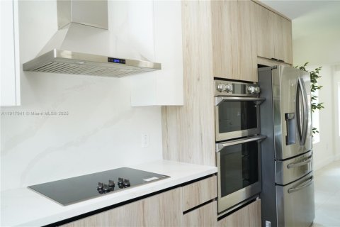 Villa ou maison à louer à West Miami, Floride: 3 chambres, 154.87 m2 № 1973175 - photo 7