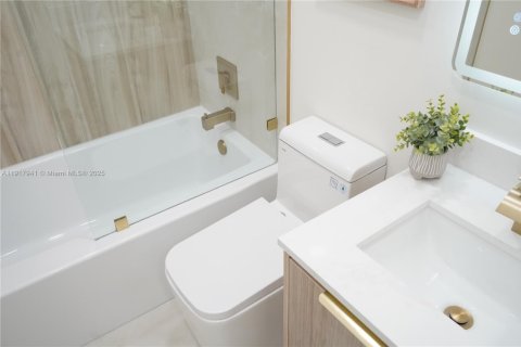 Villa ou maison à louer à West Miami, Floride: 3 chambres, 154.87 m2 № 1973175 - photo 11
