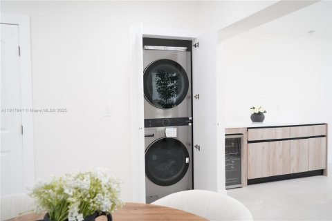 Villa ou maison à louer à West Miami, Floride: 3 chambres, 154.87 m2 № 1973175 - photo 5