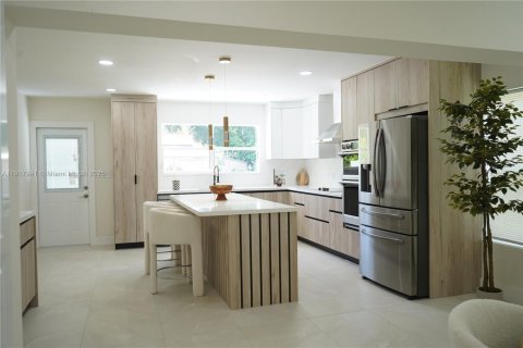 Villa ou maison à louer à West Miami, Floride: 3 chambres, 154.87 m2 № 1973175 - photo 3