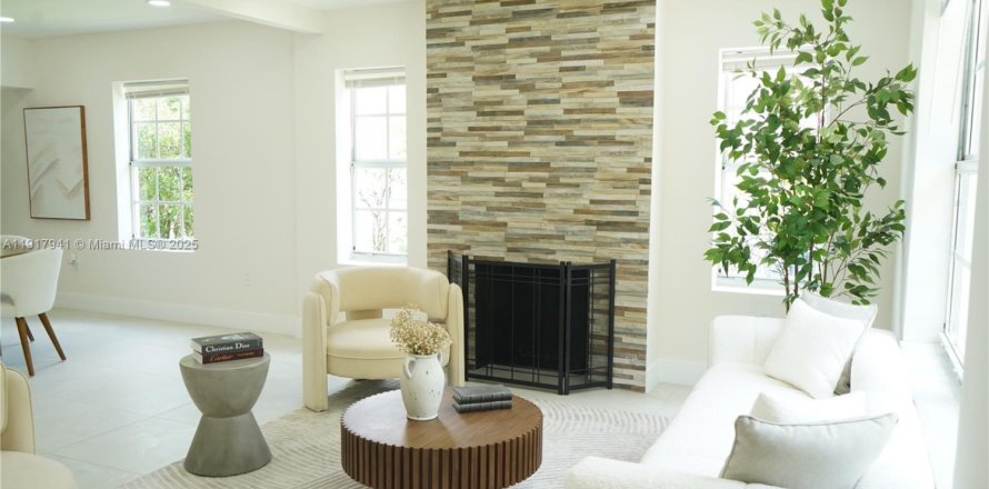 Villa ou maison à West Miami, Floride 3 chambres, 154.87 m2 № 1973175