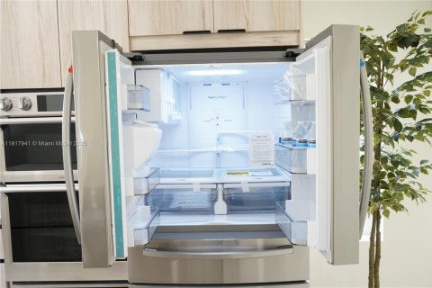 Villa ou maison à louer à West Miami, Floride: 3 chambres, 154.87 m2 № 1973175 - photo 12