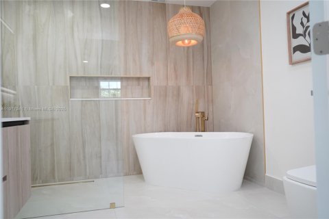 Villa ou maison à louer à West Miami, Floride: 3 chambres, 154.87 m2 № 1973175 - photo 10