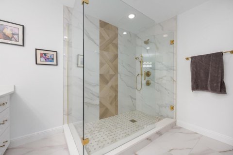 Condo in Lake Worth, Florida, 2 bedrooms № 2261601 - photo 18