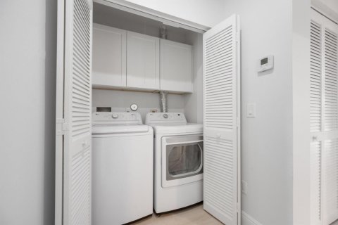 Condo in Lake Worth, Florida, 2 bedrooms № 2261601 - photo 21
