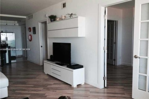 Condominio en alquiler en Sunny Isles Beach, Florida, 2 dormitorios, 93.37 m2 № 2012262 - foto 5