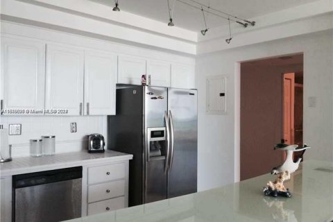 Condominio en alquiler en Sunny Isles Beach, Florida, 2 dormitorios, 93.37 m2 № 2012262 - foto 7