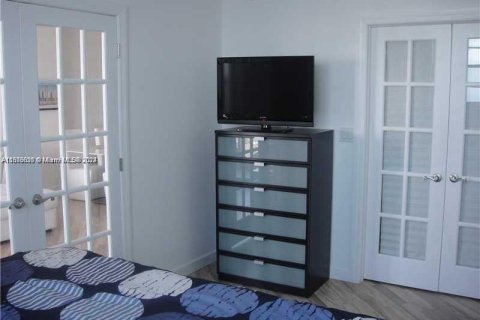 Condominio en alquiler en Sunny Isles Beach, Florida, 2 dormitorios, 93.37 m2 № 2012262 - foto 13