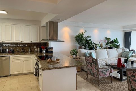 Condo in Miami, Florida, 2 bedrooms № 2082421 - photo 4