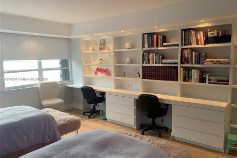 Condo in Miami, Florida, 2 bedrooms № 2082421 - photo 5