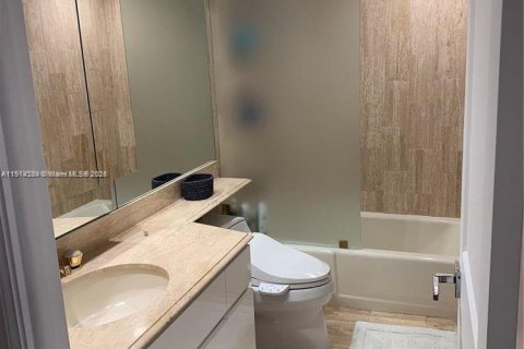 Condo in Miami, Florida, 2 bedrooms № 2082421 - photo 7