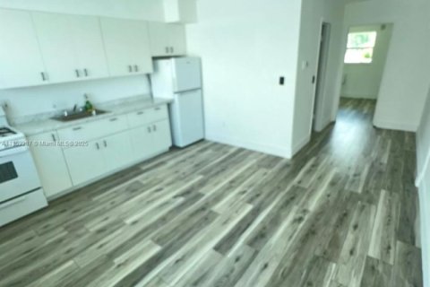 Condominio en alquiler en Miami Beach, Florida, 1 dormitorio, 38.83 m2 № 1875750 - foto 1