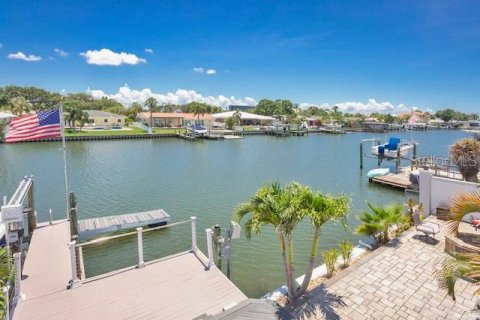 Casa en Tampa, Florida 4 dormitorios, 220.55 m2 № 2157535