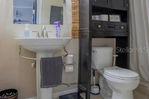 Casa en alquiler en Tampa, Florida, 4 dormitorios, 220.55 m2 № 2157535 - foto 19