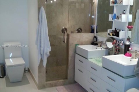 Townhouse in Miami, Florida 2 bedrooms, 146.79 sq.m. № 2015591 - photo 9