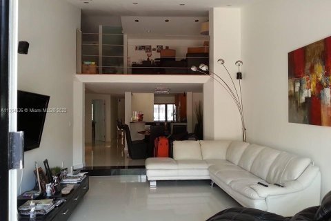 Townhouse in Miami, Florida 2 bedrooms, 146.79 sq.m. № 2015591
