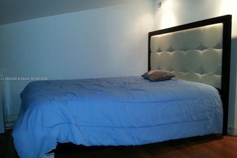 Townhouse in Miami, Florida 2 bedrooms, 146.79 sq.m. № 2015591 - photo 12