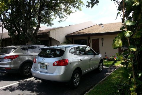 Townhouse in Miami, Florida 2 bedrooms, 146.79 sq.m. № 2015591 - photo 18