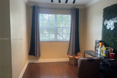 Снять в аренду кондоминиум в Пемброк-Пайнс, Флорида 2 спальни, 104.98м2, № 2005250 - фото 16