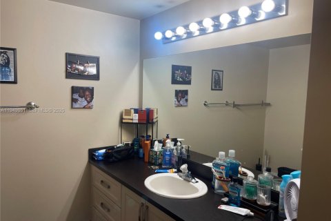 Снять в аренду кондоминиум в Пемброк-Пайнс, Флорида 2 спальни, 104.98м2, № 2005250 - фото 23