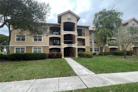 Снять в аренду кондоминиум в Пемброк-Пайнс, Флорида 2 спальни, 104.98м2, № 2005250 - фото 2