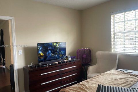 Снять в аренду кондоминиум в Пемброк-Пайнс, Флорида 2 спальни, 104.98м2, № 2005250 - фото 19