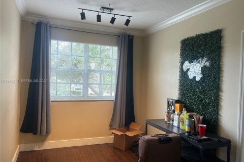 Снять в аренду кондоминиум в Пемброк-Пайнс, Флорида 2 спальни, 104.98м2, № 2005250 - фото 15