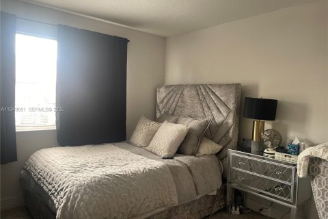 Снять в аренду кондоминиум в Пемброк-Пайнс, Флорида 2 спальни, 104.98м2, № 2005250 - фото 25