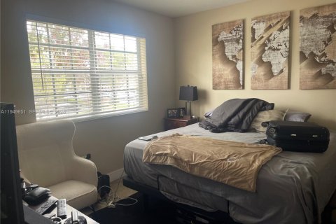 Снять в аренду кондоминиум в Пемброк-Пайнс, Флорида 2 спальни, 104.98м2, № 2005250 - фото 18