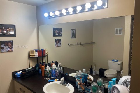 Снять в аренду кондоминиум в Пемброк-Пайнс, Флорида 2 спальни, 104.98м2, № 2005250 - фото 24