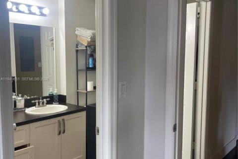 Снять в аренду кондоминиум в Пемброк-Пайнс, Флорида 2 спальни, 104.98м2, № 2005250 - фото 29