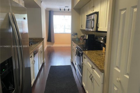 Снять в аренду кондоминиум в Пемброк-Пайнс, Флорида 2 спальни, 104.98м2, № 2005250 - фото 7