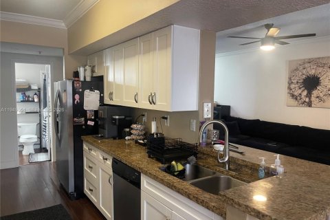 Снять в аренду кондоминиум в Пемброк-Пайнс, Флорида 2 спальни, 104.98м2, № 2005250 - фото 9