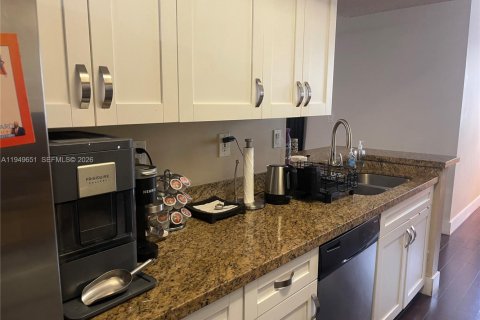 Снять в аренду кондоминиум в Пемброк-Пайнс, Флорида 2 спальни, 104.98м2, № 2005250 - фото 6