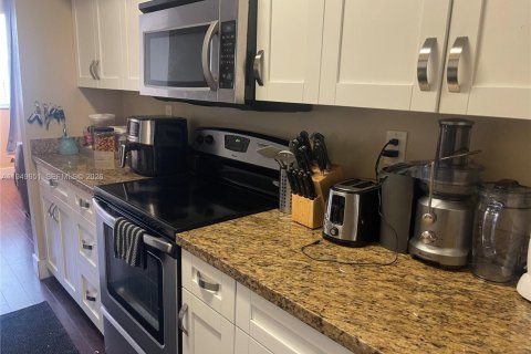 Снять в аренду кондоминиум в Пемброк-Пайнс, Флорида 2 спальни, 104.98м2, № 2005250 - фото 5