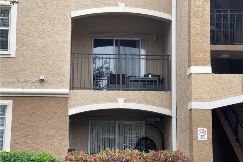 Кондоминиум с 2 спальнями в Пемброк-Пайнс, Флорида № 2005250