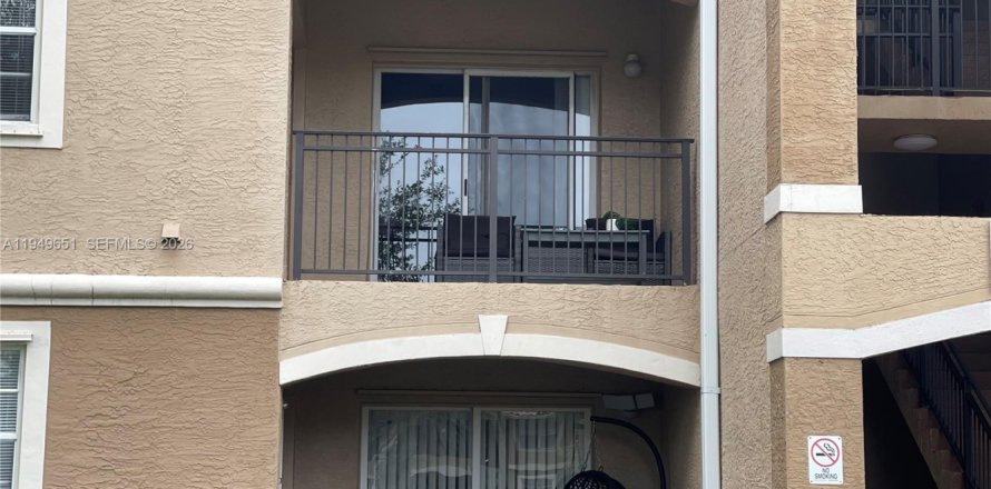 Кондоминиум с 2 спальнями в Пемброк-Пайнс, Флорида № 2005250