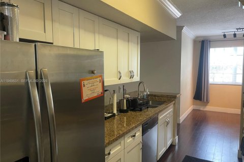 Снять в аренду кондоминиум в Пемброк-Пайнс, Флорида 2 спальни, 104.98м2, № 2005250 - фото 8