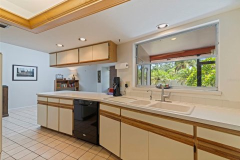 House in Saint Petersburg, Florida 3 bedrooms, 169.73 sq.m. № 1869467 - photo 9